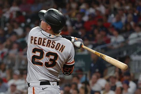 Pederson leads Giants against the Cardinals after 4-hit game